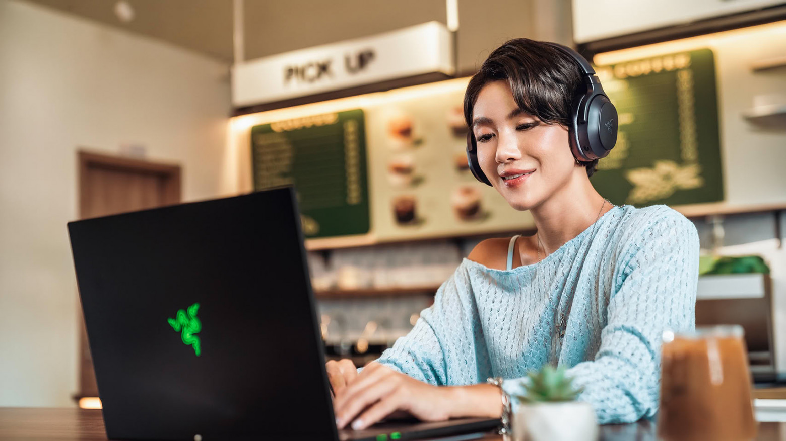 Razer представила игровую беспроводную гарнитуру Barracuda V2 Pro - 1